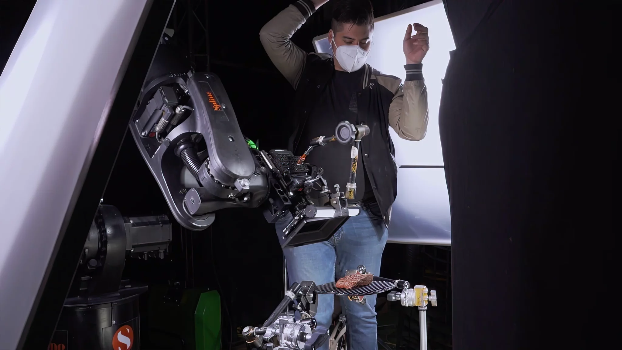 Utilisation du bras robotisé Spline pour des prises de vue précises de l'Easy Fry 3-en-1.